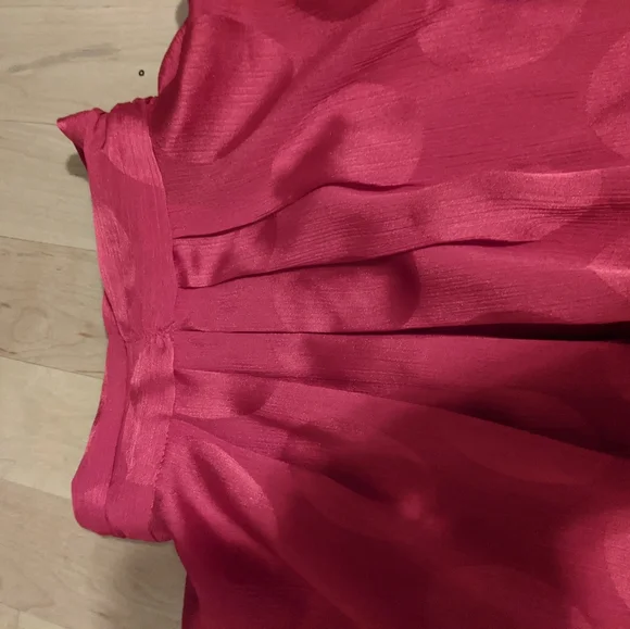 Red Silky High Collar Blouse - Picture 5 of 6